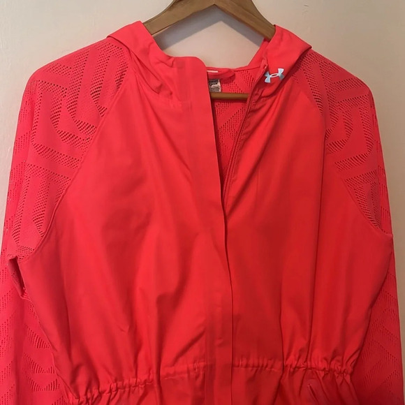 Under Armour UA Heat Gear Windbreaker ArmourVent Hooded Running Jacket Sz M - Picture 2 of 10